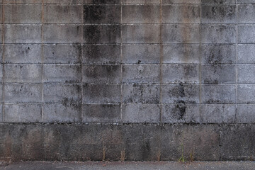 汚いコンクリートブロックの壁