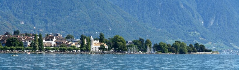 Panorámica de Vevey a orillas del Lago Leman, cantón de Vaud, Suiza - obrazy, fototapety, plakaty