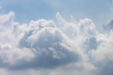 明るい空の雲20220618
