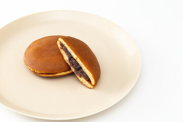 白背景にどら焼き