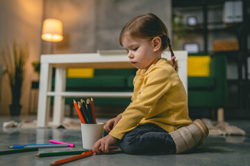 Toddler girl caucasian child play with crayons at home - obrazy, fototapety, plakaty