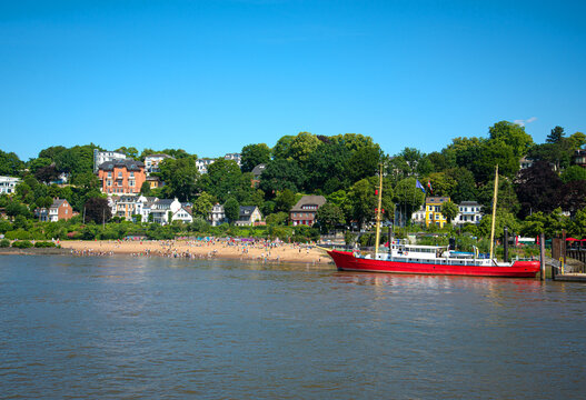 Elbstrand im Sommer, Hamburg, Deutschland