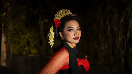 an Indonesian dancer with sparkling stage lights that create the impression of luxury and elegance