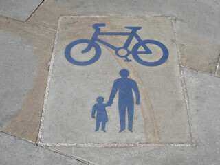 bike and pedestrian area sign