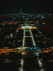 nächtliches Paris mit dem Tour Montparnasse im Hintergrund