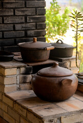 Fototapeta na wymiar pots, pots in garden, old clay pots on the farm, old clay pots, farm hotel, farm house