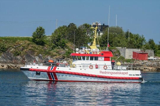 The rescue company out on assignment in Br&oslash;ynn&oslash;ysund, Nordland county NSSR