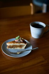 おやつのタルトとホットコーヒー