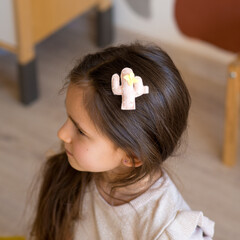 hairpin on a little girl's head