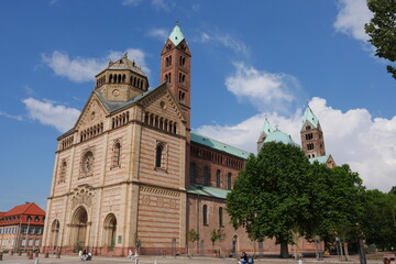 Fototapeta na wymiar Kaiser- und Mariendom in Speyer