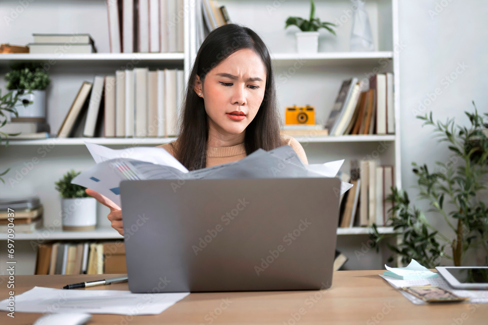 Aufkleber accountant or auditor working with computer in office