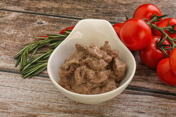 Soft chicken liver with cream