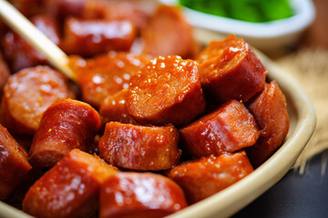 Close up of slices of German sausage with curry sauce called 'Currywurst' - obrazy, fototapety, plakaty