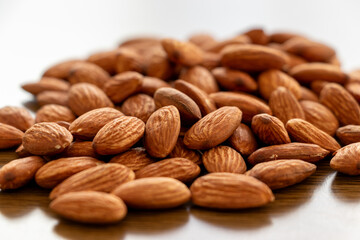 たくさんのアーモンド