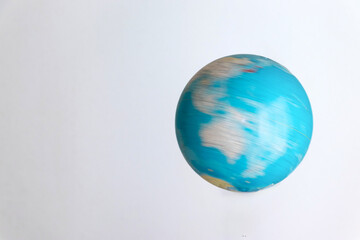 回転する青い地球