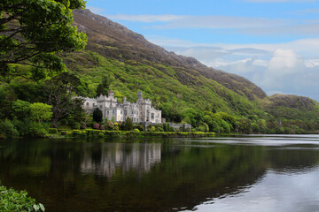 Kylemore Castle-Kylemore Abbey on Pollacapall Lough in Connemara in County Galway, Ireland  - obrazy, fototapety, plakaty