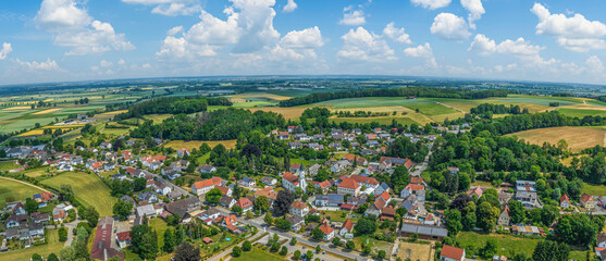 Ausblick über die Ortschaft Glött ins Donautal bei Dillingen