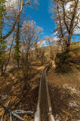 Conduit d'eau dans les carrières d'ocre de Rustrel, Vaucluse, France