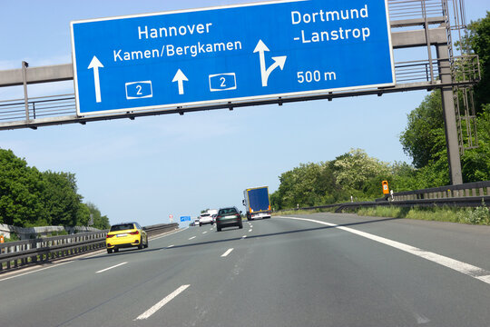 Autobahn 2, Hinweisschild, Kamen/Bergkamen, in Richtung Hannover