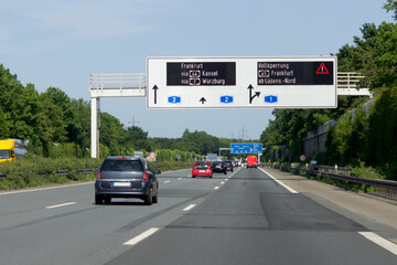 Hinweistafel auf Autobahn 2 vor Kamener Kreuz, Vollsperrung in Richtung Frankfurt