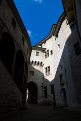 Fototapeta na wymiar Passage de la porterie permettant l’accès au Château des Ducs de Savoie à Chambéry, habitant aujourd’hui le Préfecture de Savoie
