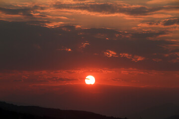 Fototapeta premium beautiful golden sunset sky landscape