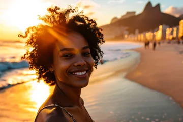 Fototapeten young brazilian afro hairstyle woman walking on the beach  © oscargutzo