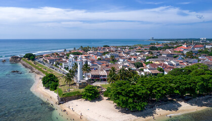 Obraz premium The beautiful coast of Sri Lanka, the city of Galli. Top view, aerial photography.