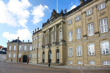 Fototapeta na wymiar Amalienborg Palace - winter home of the royal family in Copenhagen, Denmark 