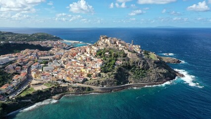 survol de la Sardaigne en Italie vers Castelsardo	