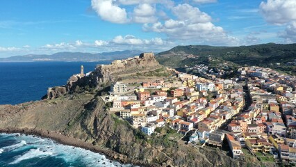 survol de la Sardaigne en Italie vers Castelsardo	