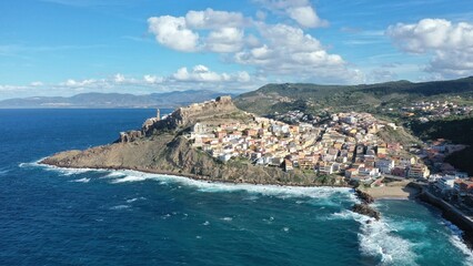 survol de la Sardaigne en Italie vers Castelsardo	
