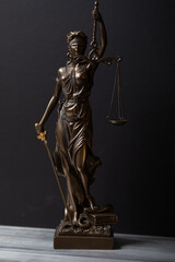 Themis statue and judge gavel in the law faculty library.