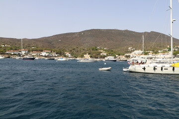 Cadaqu&eacute;s des del mar, en la Costa Brava