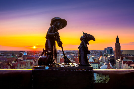 Witches Tekla and Martynka on the Penitents Bridge between towers of St. Mary Magdalene's Church