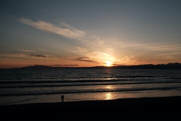 Fototapeta premium 【神奈川】冬の辻堂海岸・鵠沼海岸（夕暮れ時）