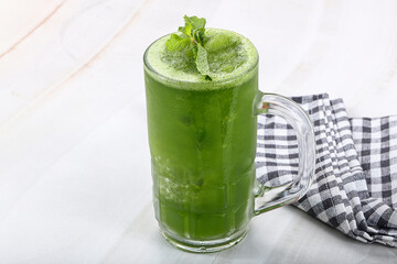 Mint, basil, spinach smoothie detox