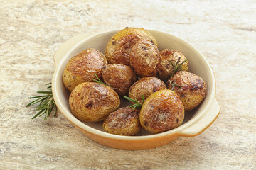 Obraz premium Roasted baby potato with rosemary