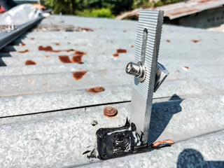 Installing a roof mounting kit for installing solar panels