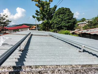 Installing a roof mounting kit for installing solar panels