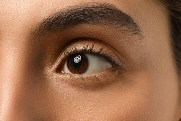 Young woman with brown eyes, closeup