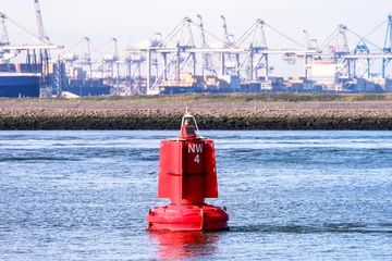 Deurstickers Red buoy on the Nieuwe Waterweg canal in Hoek van Holland © André Muller