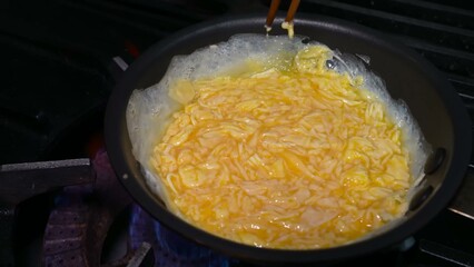 How to make a cheese omelette roll with a runny center, perfect for a serving of risotto