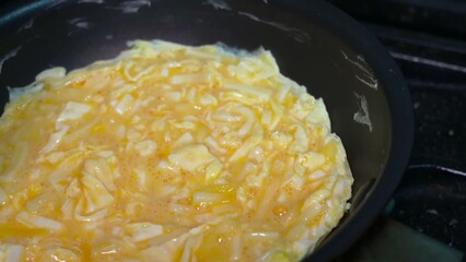 How to make a cheese omelette roll with a runny center, perfect for a serving of risotto