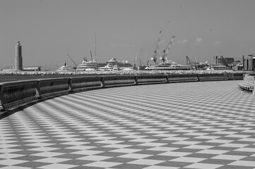 Livorno, veduta del porto dalla terrazza Mascagni