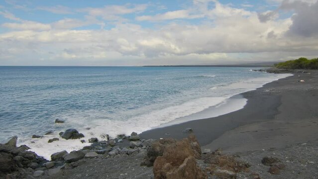 Kaimu Black Sand Beach (Pahoa, Hawaii). 