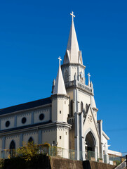 Fototapeta na wymiar 青空に映える聖マリア教会