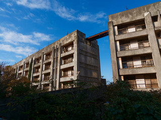池島の廃墟となった八階建てアパート