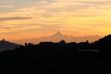 Monviso al tramonto con San Raffaele