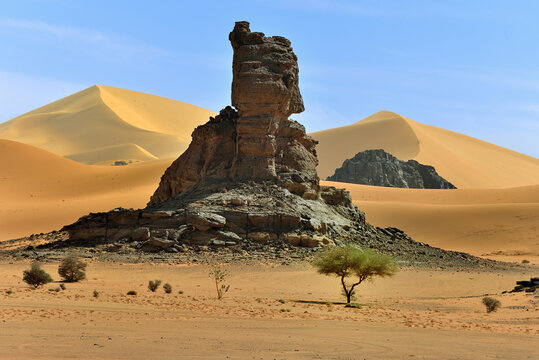 SAND DUNES AND ROCK FORMATIONS IN THE REGION OF TADRART ROUGE IN THE SAHARA DESERT IN ALGERIA